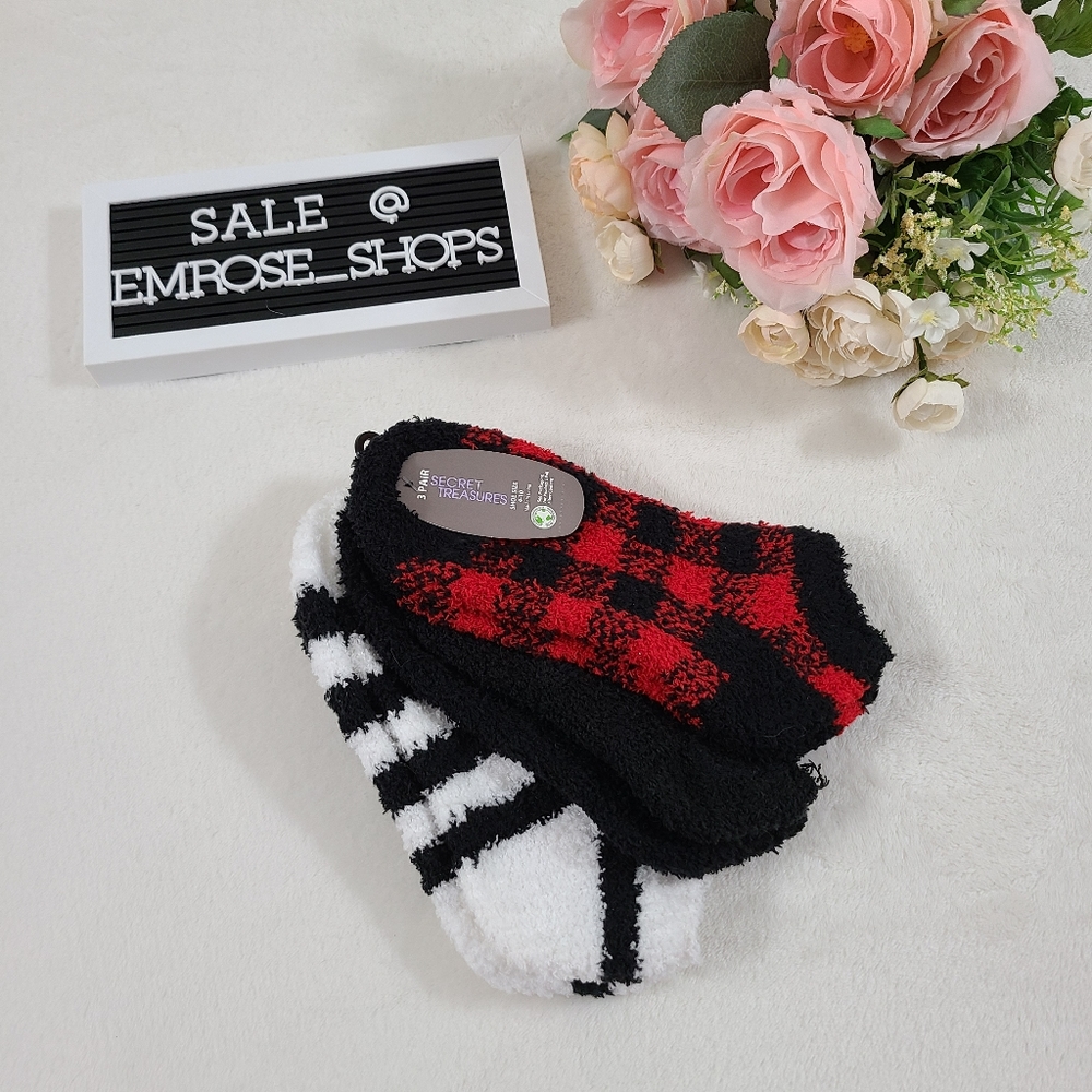 NWT 3 Pack of Fuzzy Socks 💐